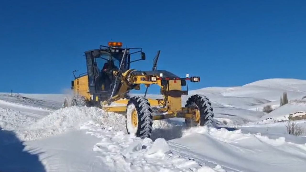 Kars'ta Köy Yolları Yeniden Ulaşıma Açıldı