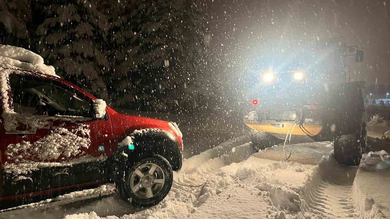 Kars'ta Mahsur Kalan Araç Kurtarıldı