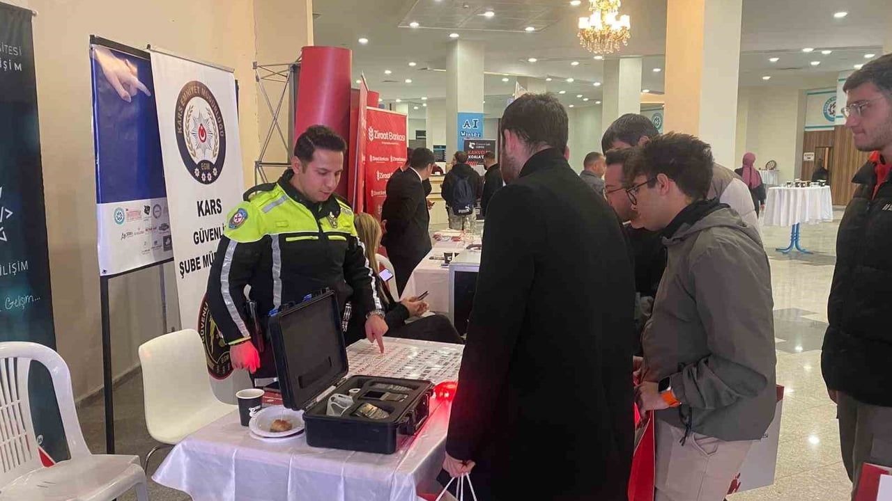 Kars’ta Üniversite Öğrencilerine Trafik Güvenliği Eğitimi