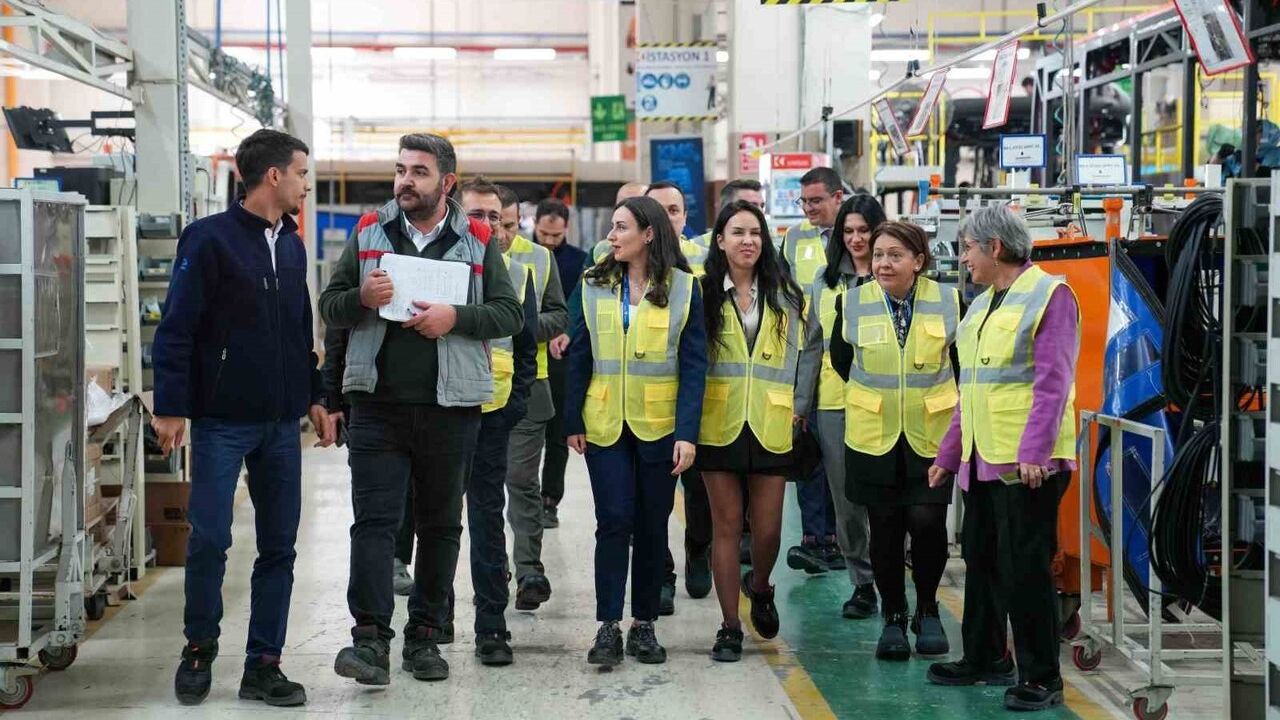 Karsan'dan Meslek Liselerine Güçlü Destek: Kız Öğrencileri İş Hayatına Hazırlama Projesi