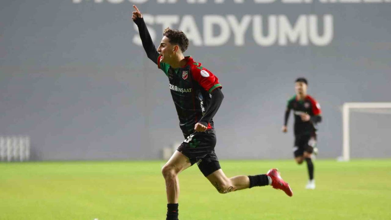 Karşıyaka'nın Yıldızı Adem Yeşilyurt, Milli Takıma Seçildi