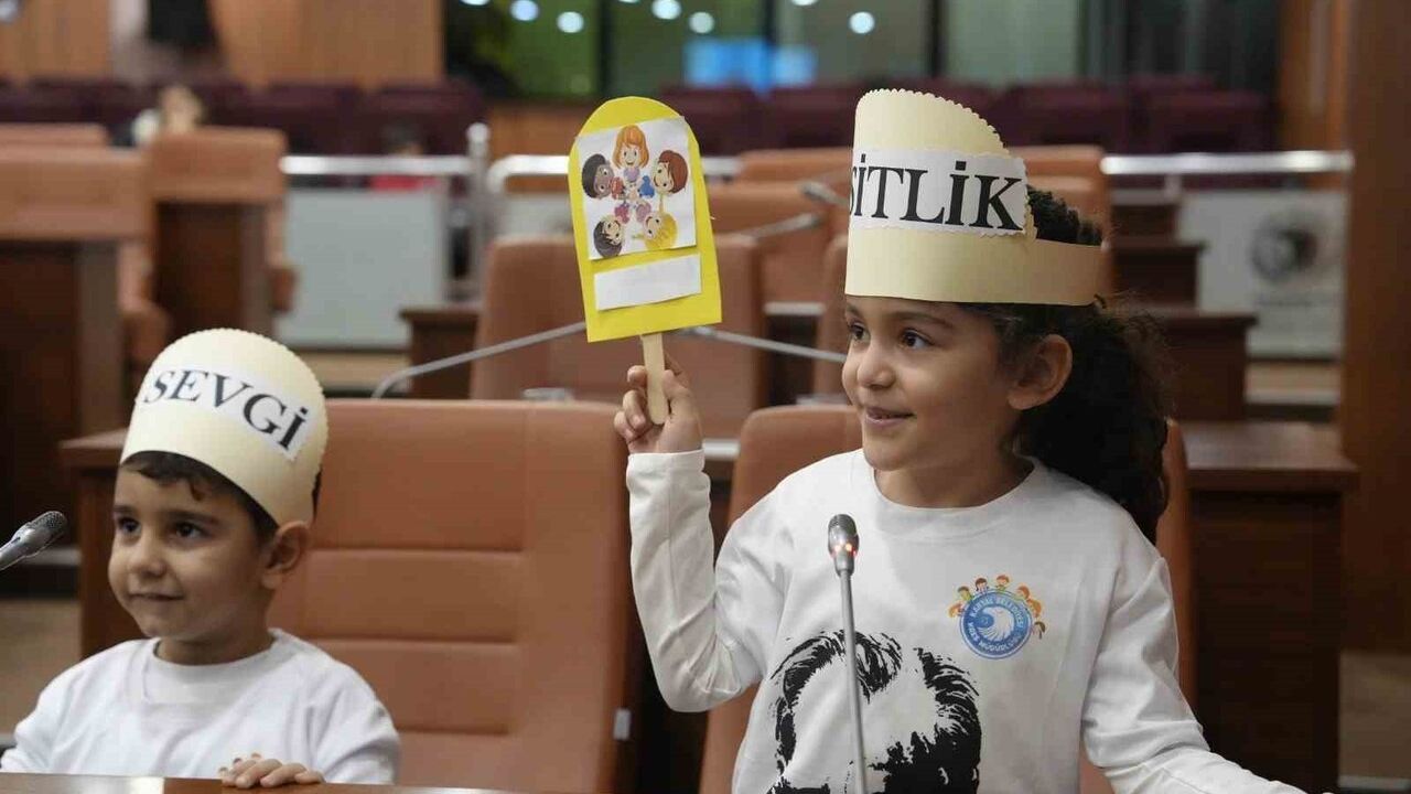 Kartal Kreşlerinde Demokrasi Eğitimi