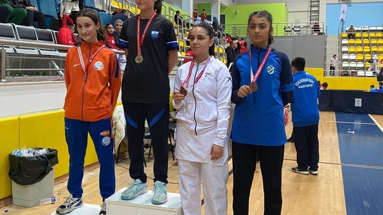 Kartepe Belediyesporlu Karateciler Kocaeli Gelişim Ligi'nde Başarı Kazandı