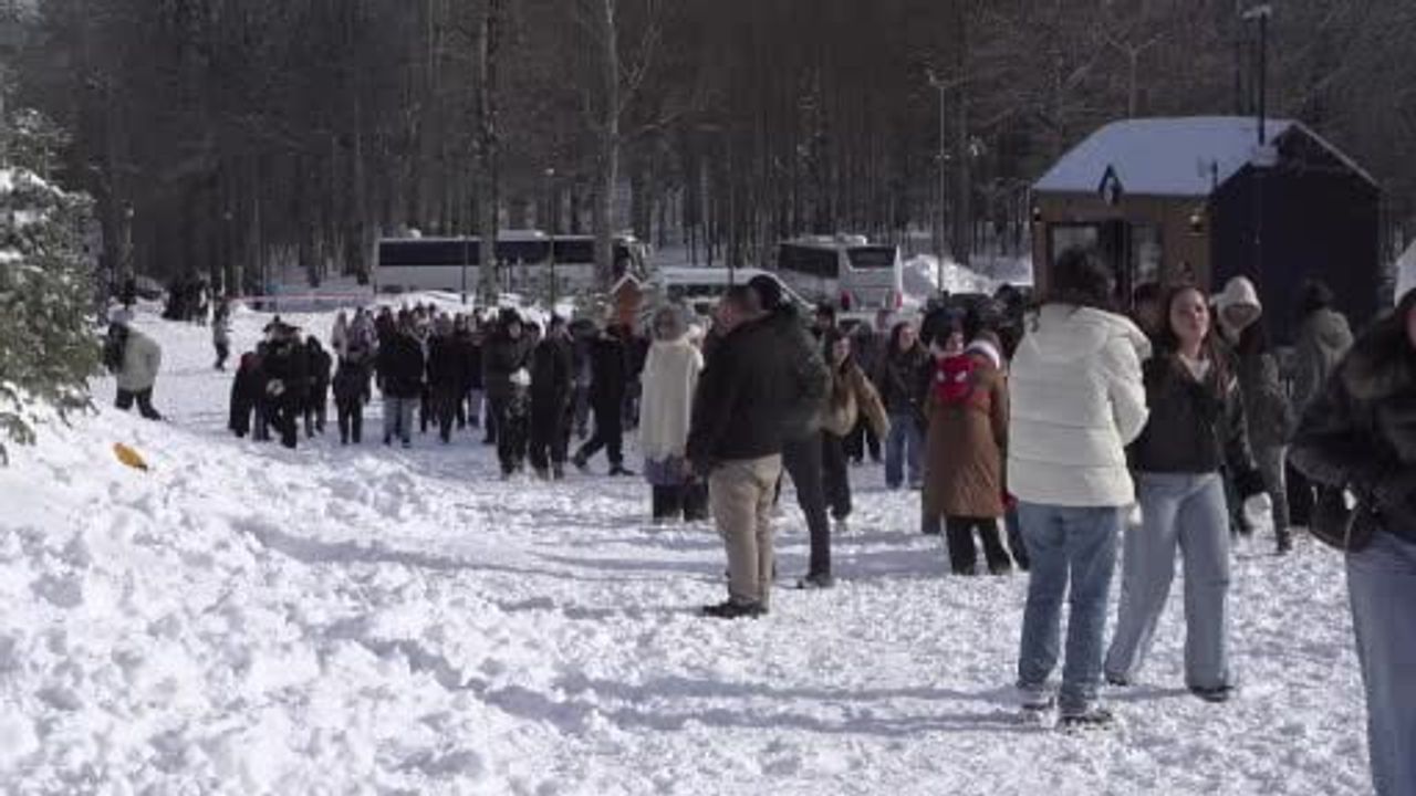Kartepe'de Kış Keyfi: Kar Topu ve Teleferik Eğlencesi