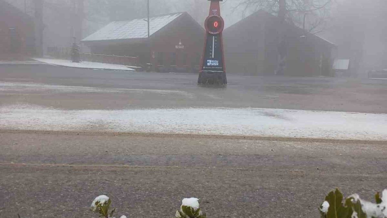 Kartepe'de Kış Keyfi: Kar Yağışı Devam Ediyor