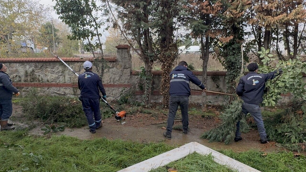 Kartepe Mezarlıklarında Temizlik ve Bakım Çalışmaları