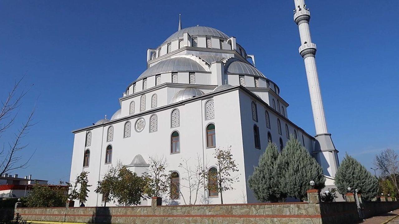 Kartepe Sultan Abdülhamit Han Camii'nde Estetik Yenileme