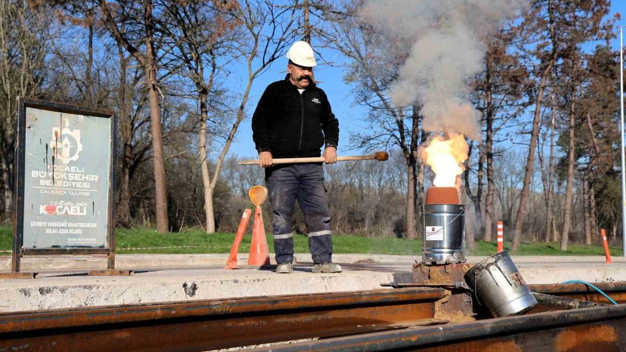 Kartepe Tramvay Hattı'nda Ray Birleştirme İşlemleri Başladı