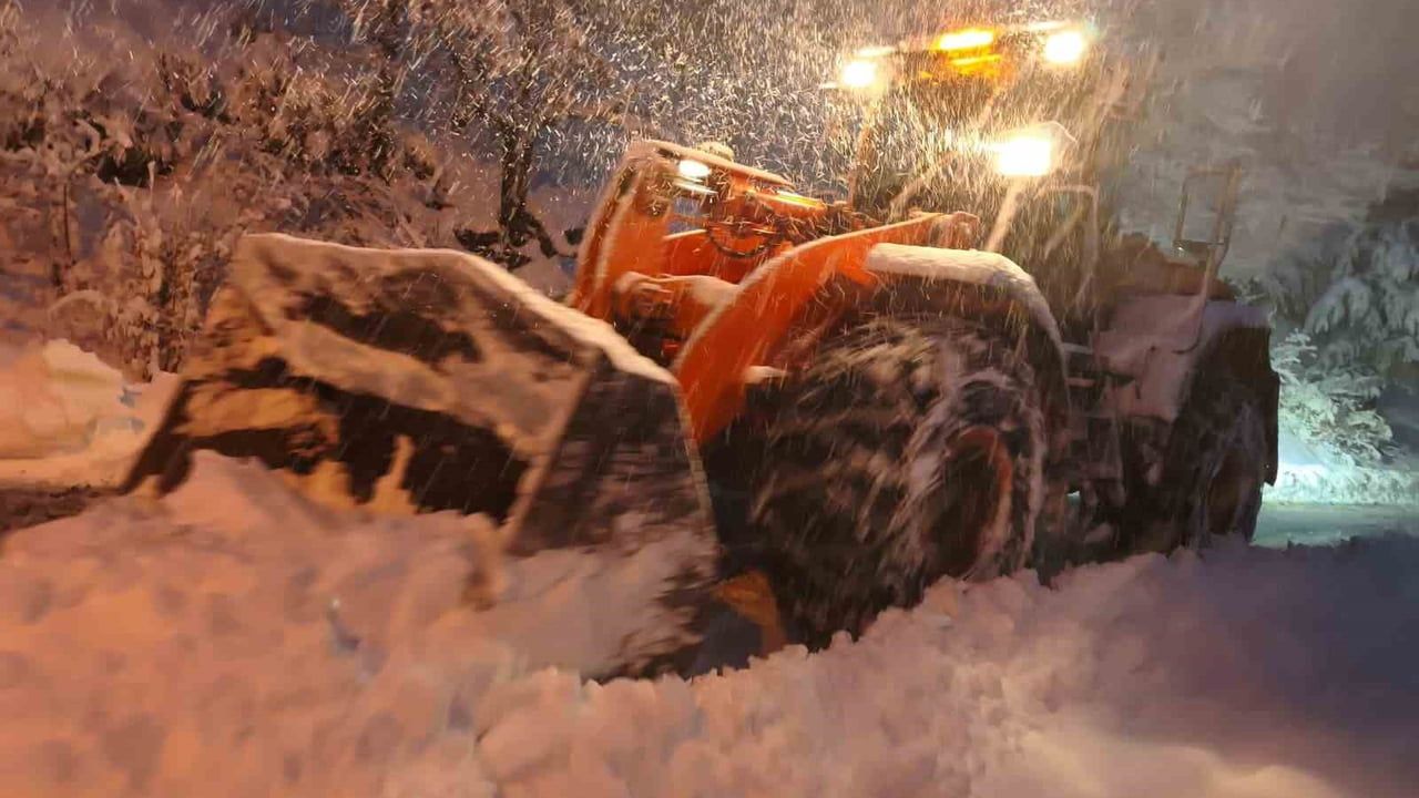 Kastamonu'da Kar Yağışı 274 Köy Yolunu Kapattı