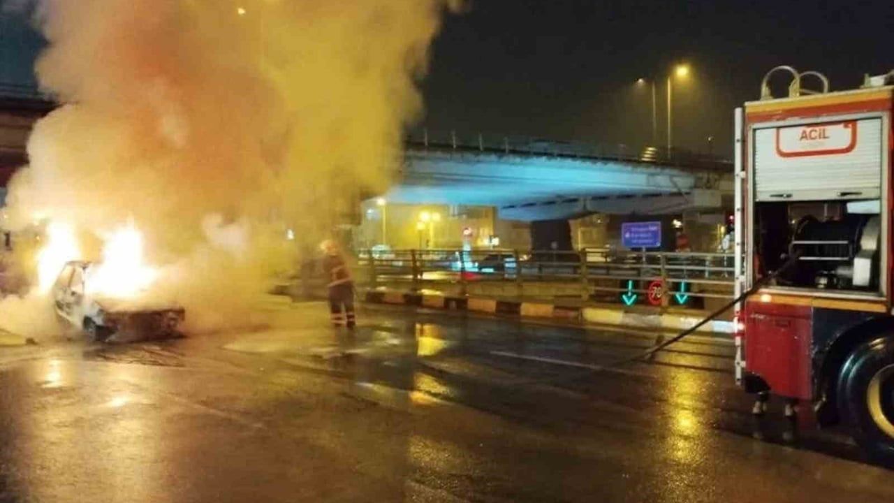 Kastamonu'da Seyir Halindeki Tofaş Fiat Alev Alev Yandı