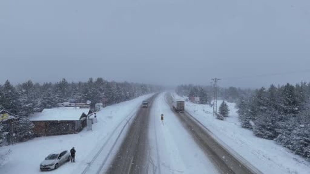 Kastamonu'da Yoğun Kar Yağışı Etkili Oluyor