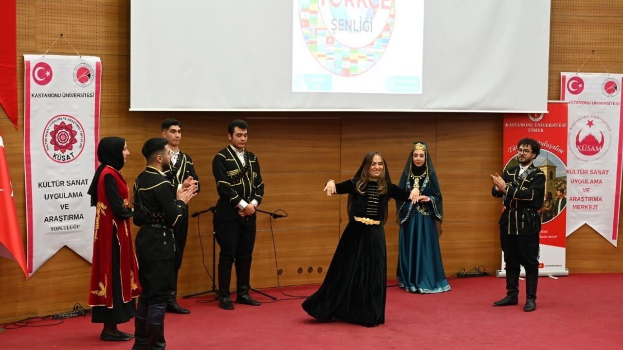 Kastamonu Üniversitesi'nde Türkçe Şenliği Coşkusu