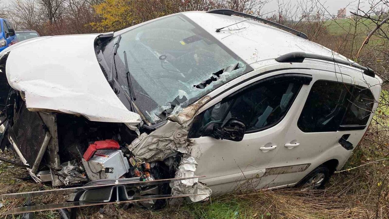 Kavak'ta Hafif Ticari Araç Kazası