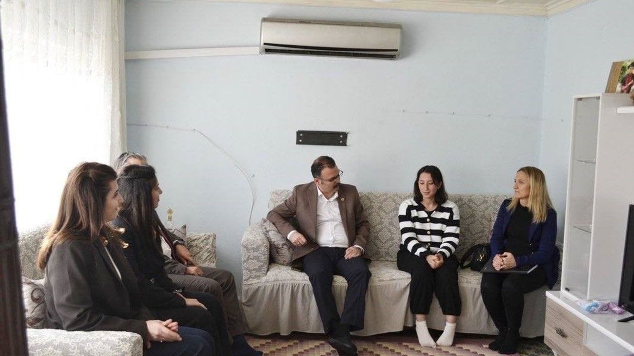 Kaymakam Ali Ekber Ateş, Öğrencileri Evlerinde Ziyaret Etti