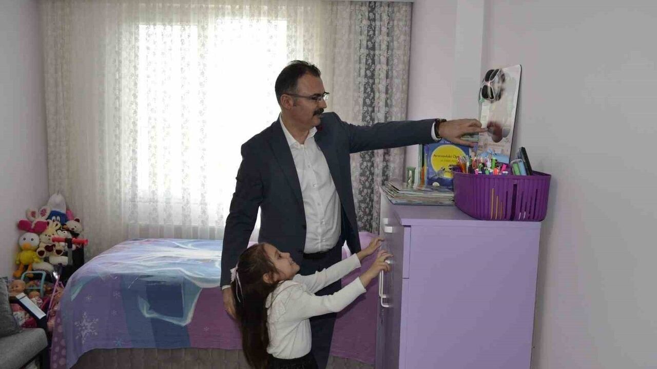 Kaymakam Ali Ekber Ateş, Öğrencilerin Evlerinde Misafir Oldu