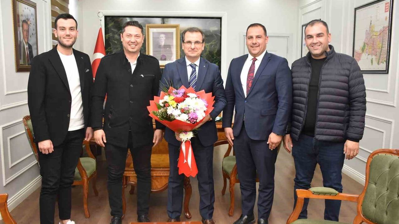 Kaymakam Ali Güldoğan'a Yeşil-Beyaz Forma Hediye Edildi