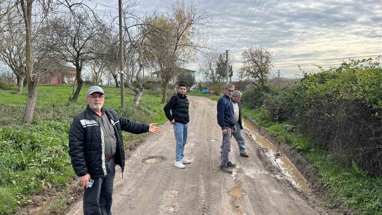 Kaynarca'da Çamurlu Yol Sorunu: Mahalle Sakinleri İsyanda