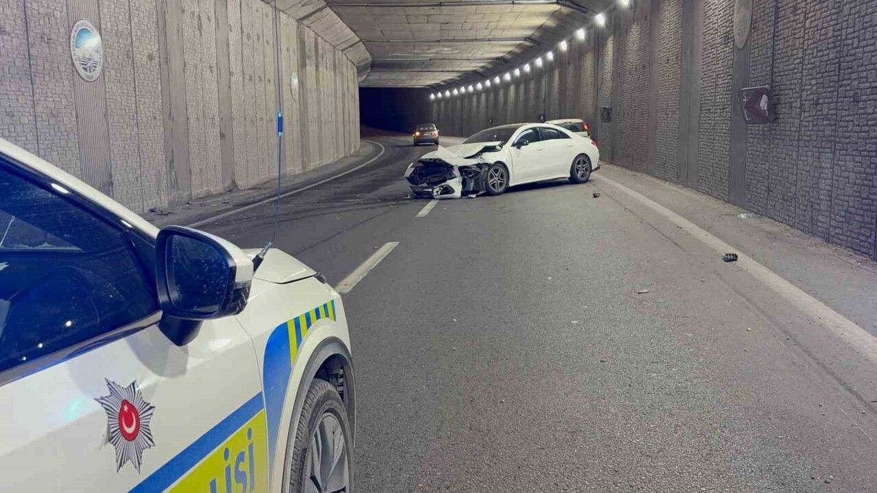 Kayseri'de Alkollü Sürücü Lüks Araçla Kaza Yaptı