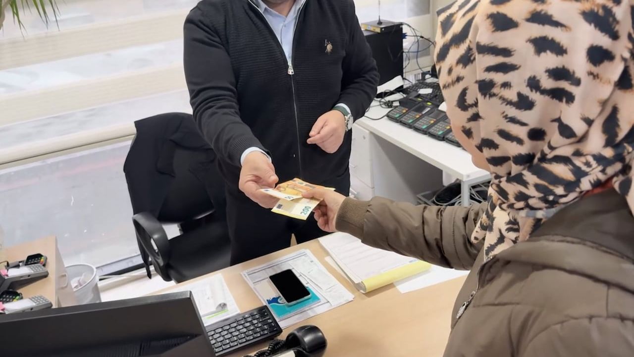 Kayseri'de Duyarlı Vatandaş, Düşen Dövizini Geri Aldı