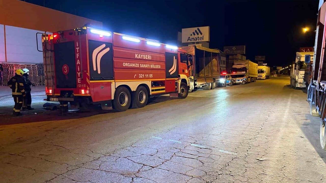 Kayseri'de Fabrika Yangını Kontrol Altına Alındı