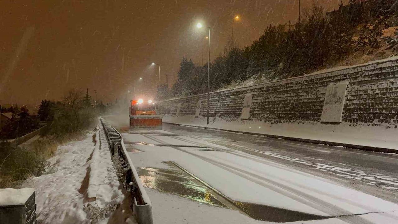 Kayseri'de Kar Yağışı Kenti Beyaza Bürüdü