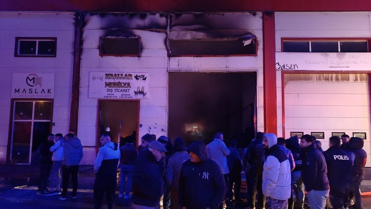 Kayseri'de Masa Sandalye Atölyesinde Yangın Çıktı