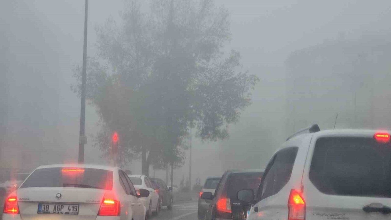 Kayseri'de Sis Etkili Oluyor