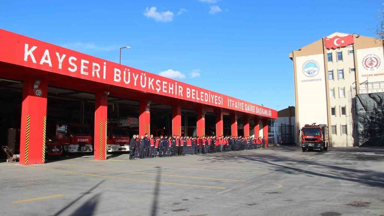 Kayseri İtfaiyesi Kırıkkale Yangınına Müdahale İçin Görevde