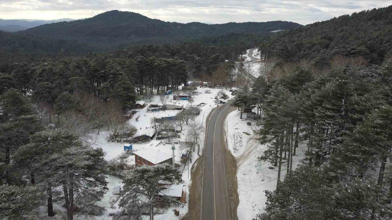 Kazdağları'nda Kar Yağışı: Yüksek Kesimler Beyaza Büründü