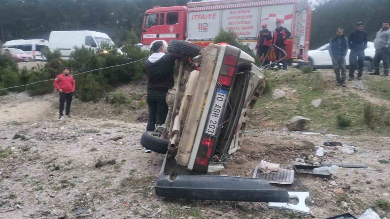 Kazdağları'nda Otomobil Devrildi, 4 Kişi Yaralandı
