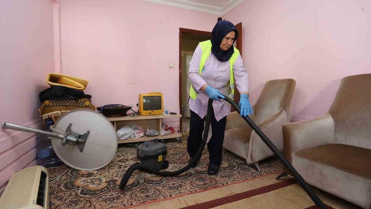 Kepez Belediyesi’nden Yalnız Yaşayan Yaşlı Kadına Destek