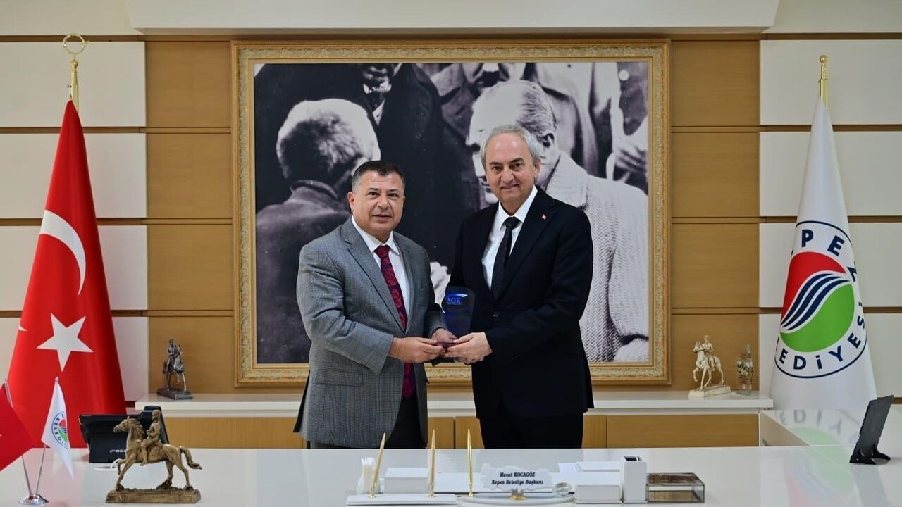 Kepez Belediyesi'ne SGK'dan Teşekkür Plaketi