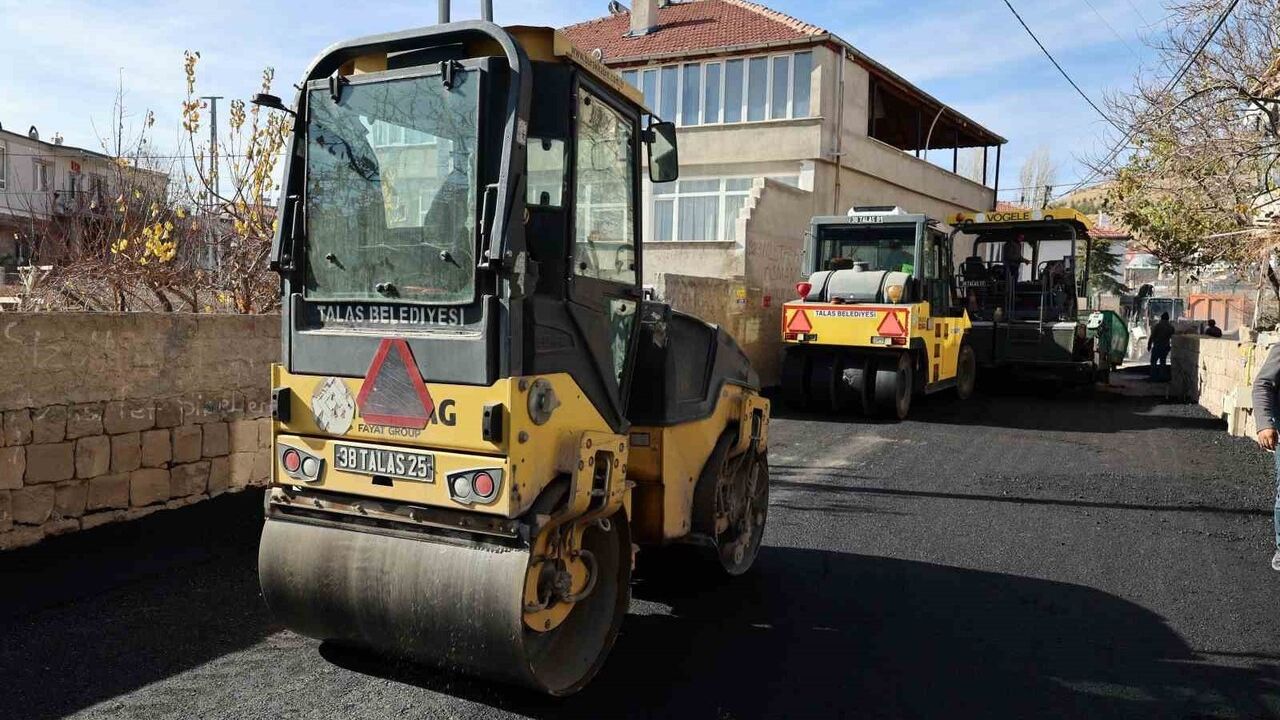 Kepez'de Asfalt Çalışmalarıyla Güvenli Ulaşım Hedefleniyor