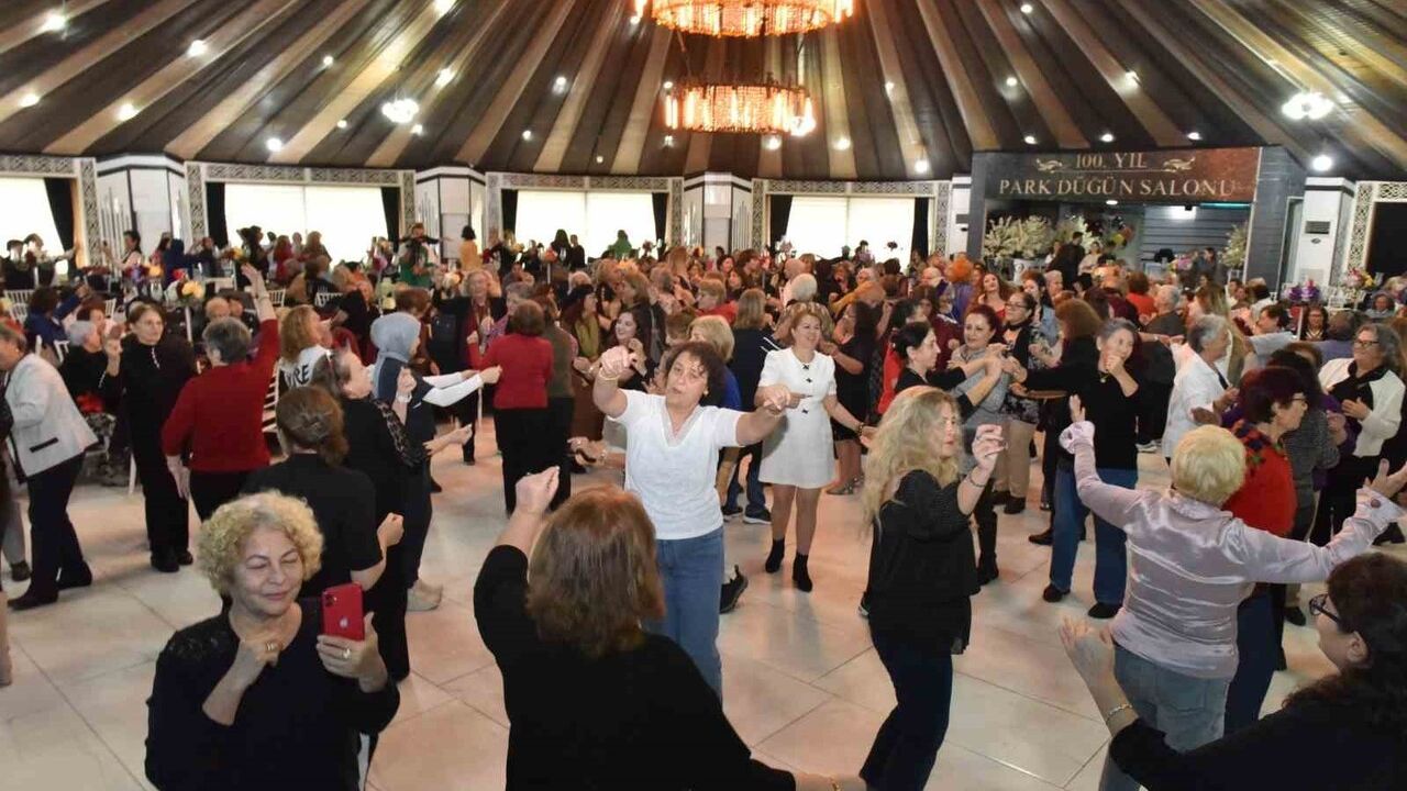 Kepez Kadınlar Matinesi: Tazelenme Üniversitesi Öğrencileri İçin Unutulmaz Bir Gün