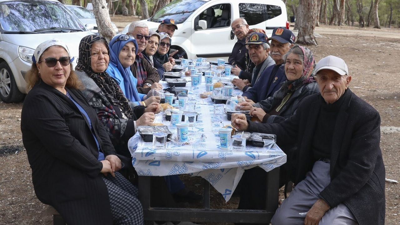 Kıbrıs Gazileri ve Aileleri Piknikte Buluştu