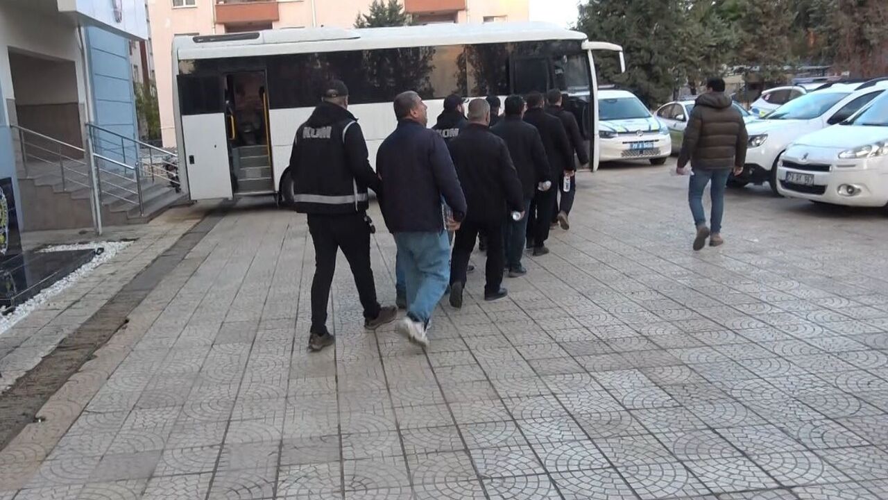 Kilis'te FETÖ/PDY Operasyonu: 15 Gözaltı ve 1 Tutuklama
