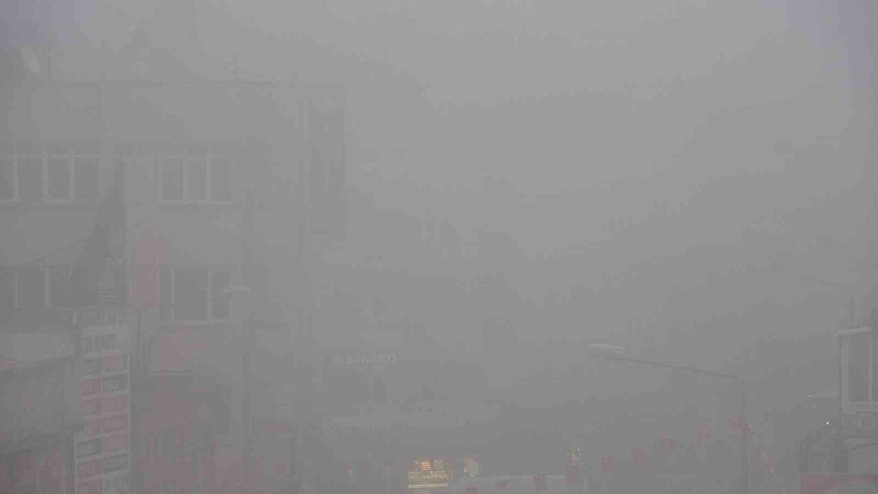 Kilis'te Yoğun Sis Trafiği Zorlaştırdı