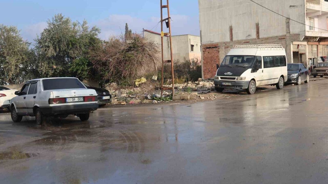 Kırıkhan'da Otomobil ve Motosiklet Çarpıştı: 1 Yaralı