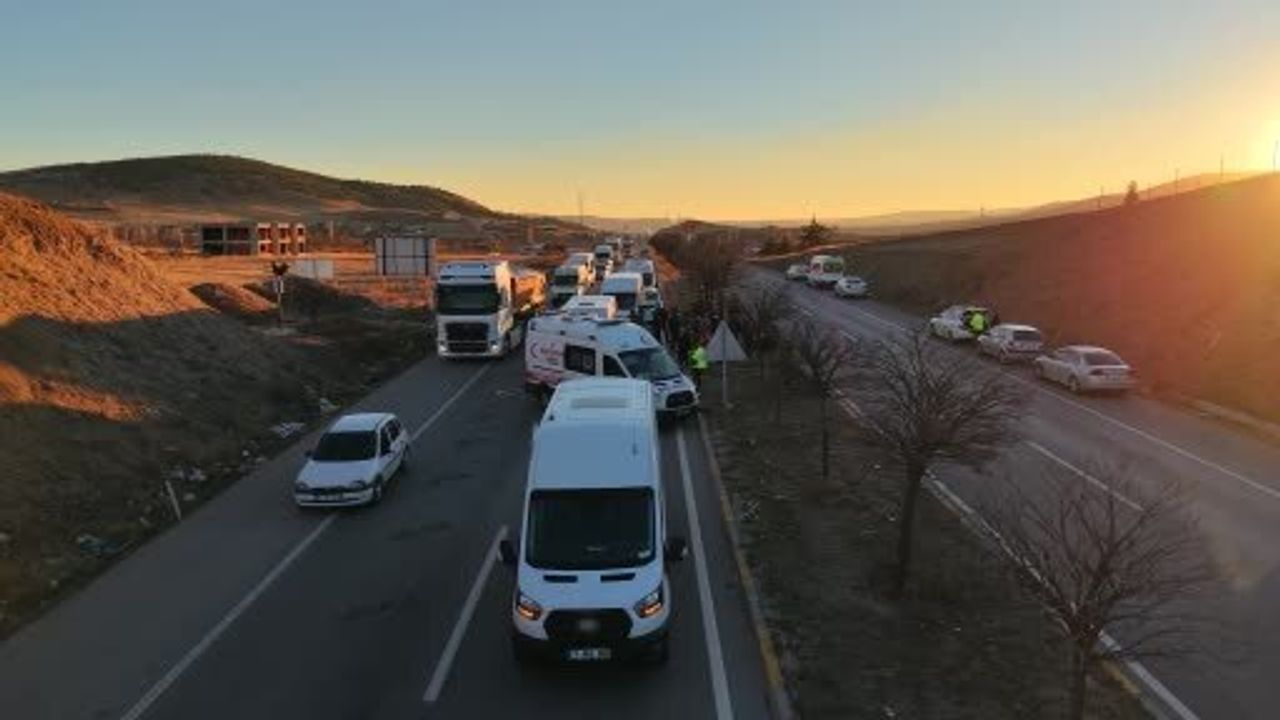 Kırıkkale'de Zincirleme Trafik Kazası: 10 Yaralı