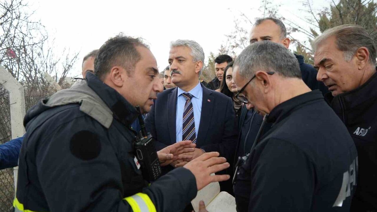 Kırıkkale Valisi, Fabrika Yangınında Can Kaybı Olmadığını Bildirdi
