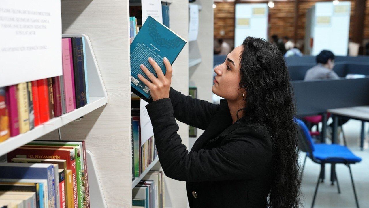 Kırışık’tan Kütüphaneye 600 Kitaplık Bağış