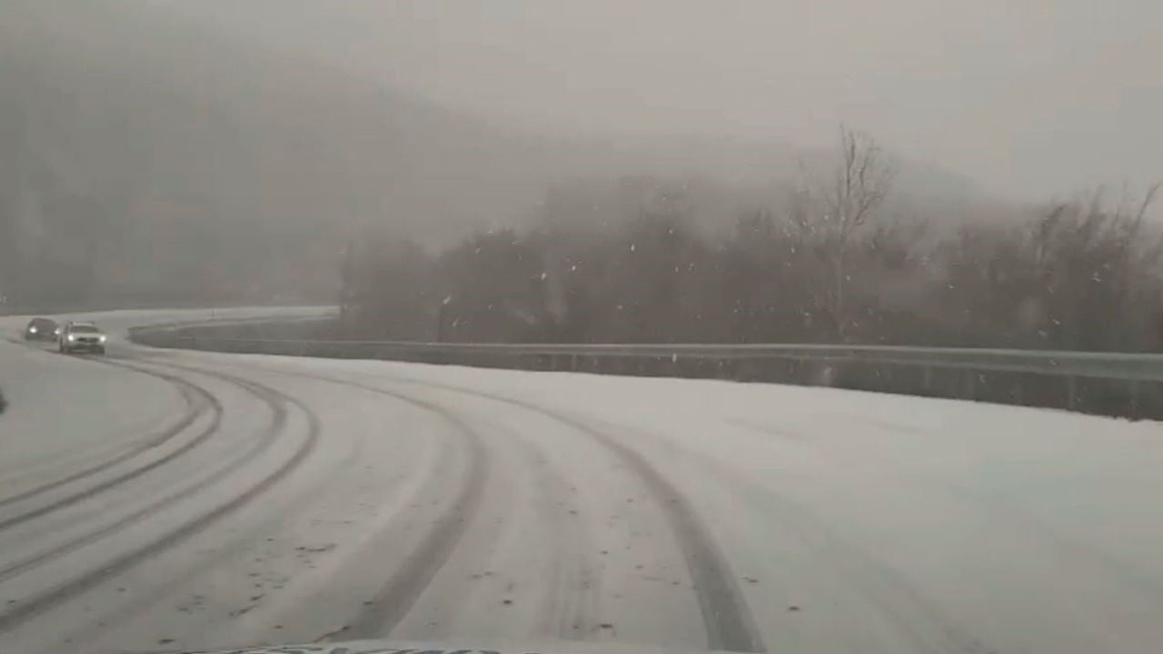 Kırklareli Mahyadağı'nda Kar Yağışı Yolu Etkilemiyor