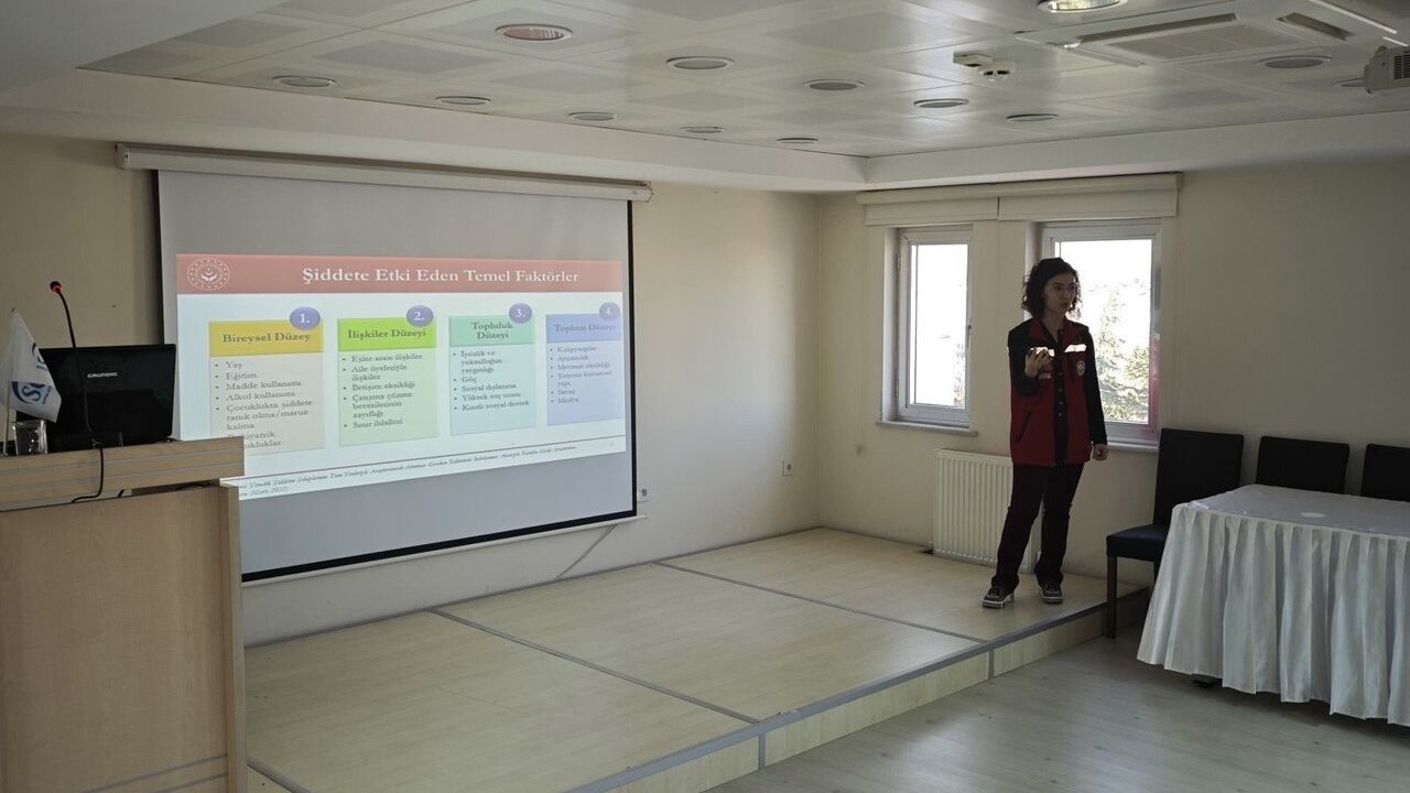 Kırklareli'nde Kadına Yönelik Şiddetle Mücadele Semineri Düzenlendi