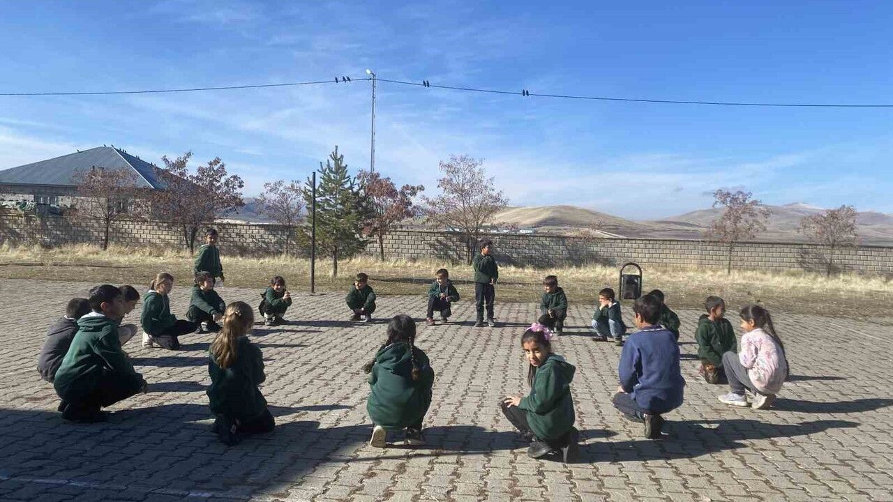 Kırsal Eğitimi Destekleyen İki Kahraman Kadın Öğretmen