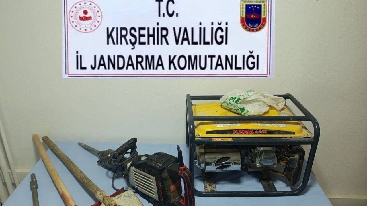 Kırşehir'de İzinsiz Kaçak Kazı Operasyonu: 3 Şüpheli Yakalandı