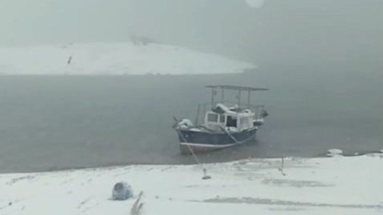 Kış Koşulları Balıkçıları Vurdu: Tekneler Kıyıya Alındı