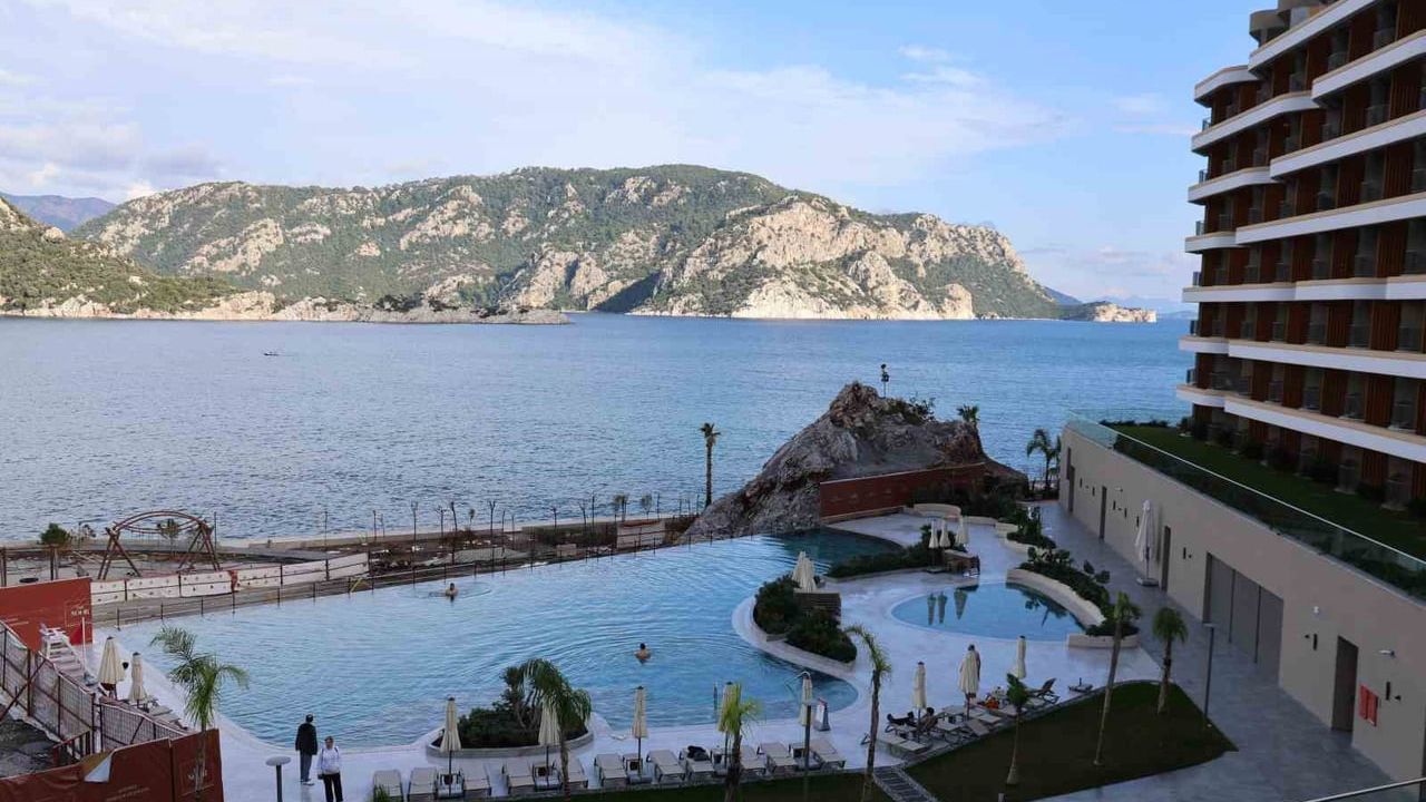 Kış Ortasında Havuzda Eğlence: Kızılbük GYO ile 12 Ay Turizm