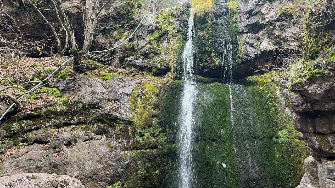 Kışın Güzelliği ve Beşikderesi Şelalesi'nin Durumu