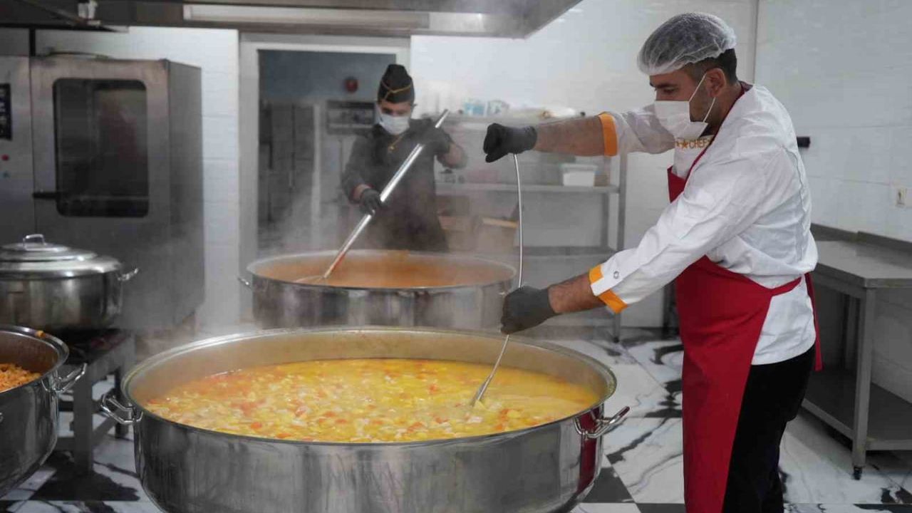 Kızılay'dan Günlük Sıcak Yemek Desteği