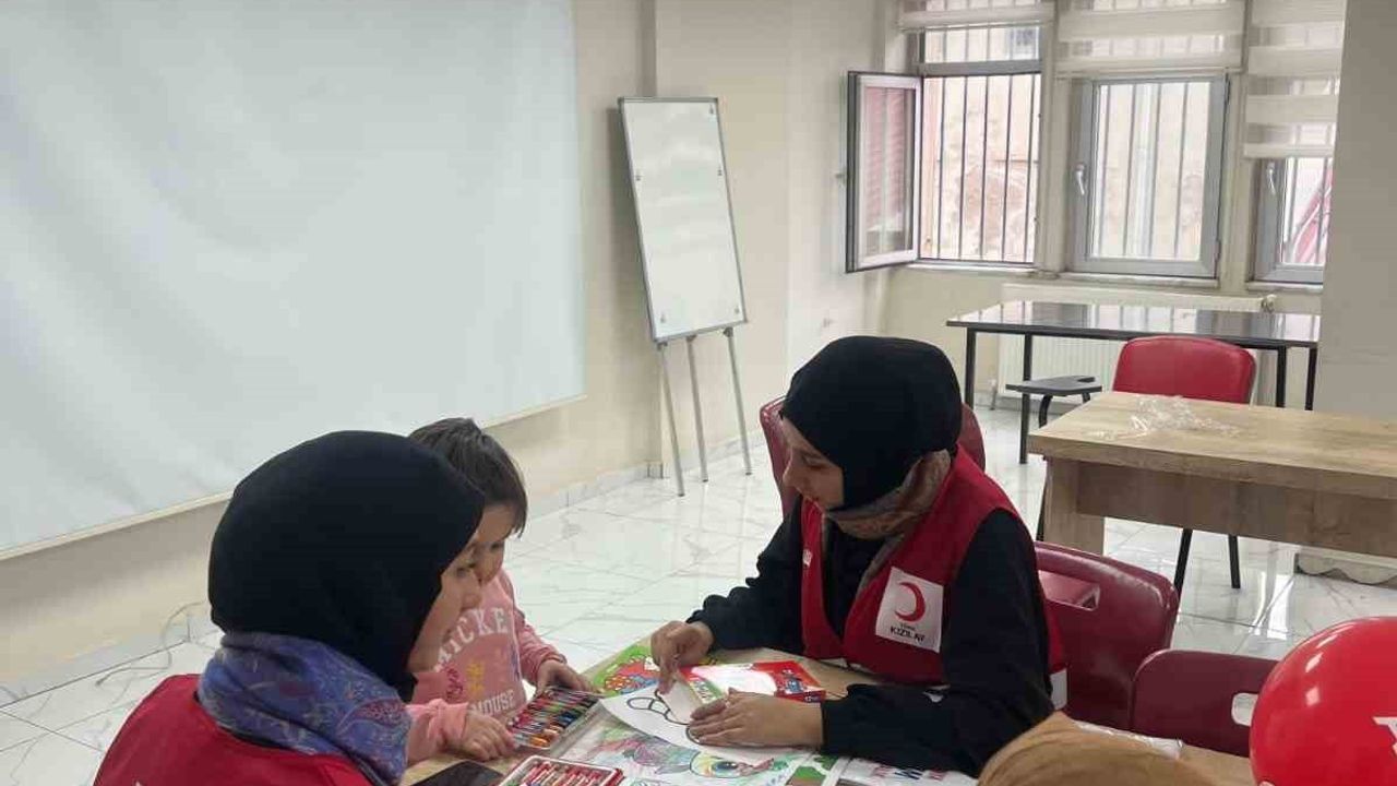 Kızılay, Diyarbakır'da Otizmli Çocuklarla Bir Araya Geldi